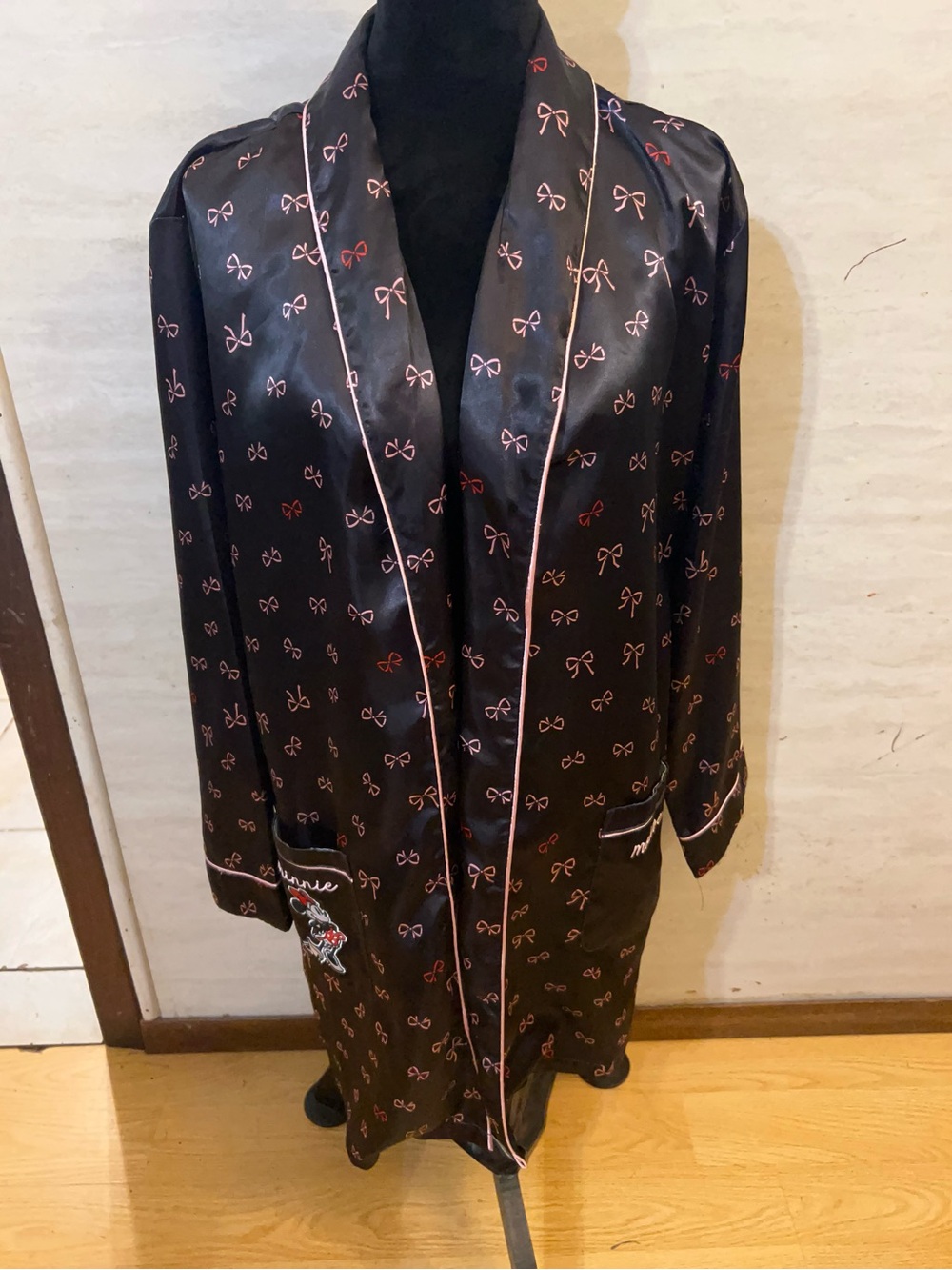 Disney Parks Minnie Mouse
Women's Robe.